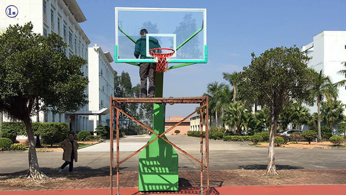 移動(dòng)籃球架