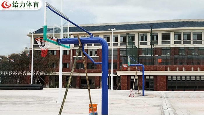 學校籃球架
