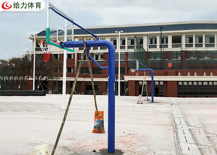 學校籃球架