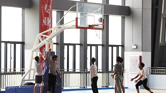 給力體育供應(yīng)安裝的移動籃球架的各項參數(shù)